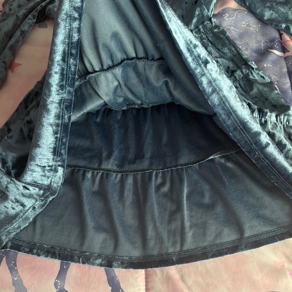 Elegant Velvet Kids Dress in Teal - Picture 5 of 7